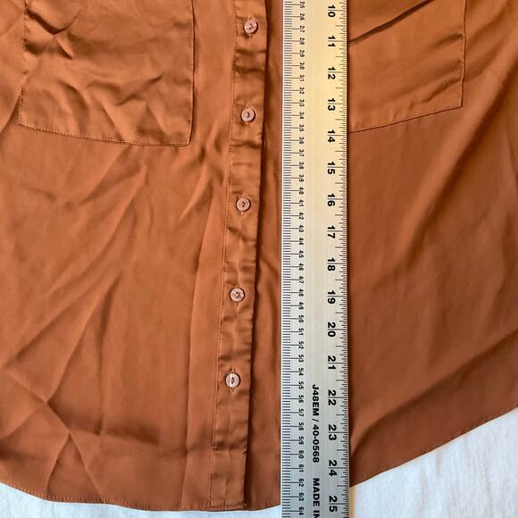 Worthington Women Shirt size M Button Down Long Sleeve Silky Soft V-neck Brown - Picture 4 of 9